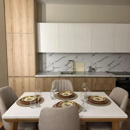 Apartment Vala Near Park